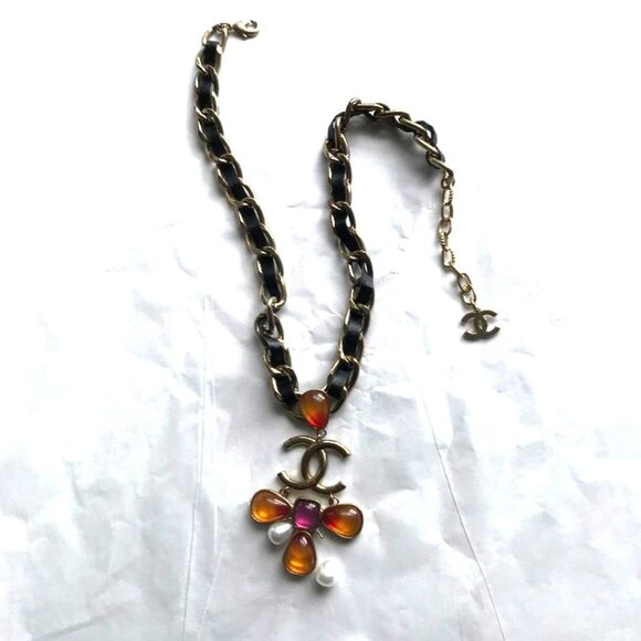 AUTH. Chanel CC genuine leather pearl choker /necklace VINTAGE.  SIGNED! - Picture 1 of 4